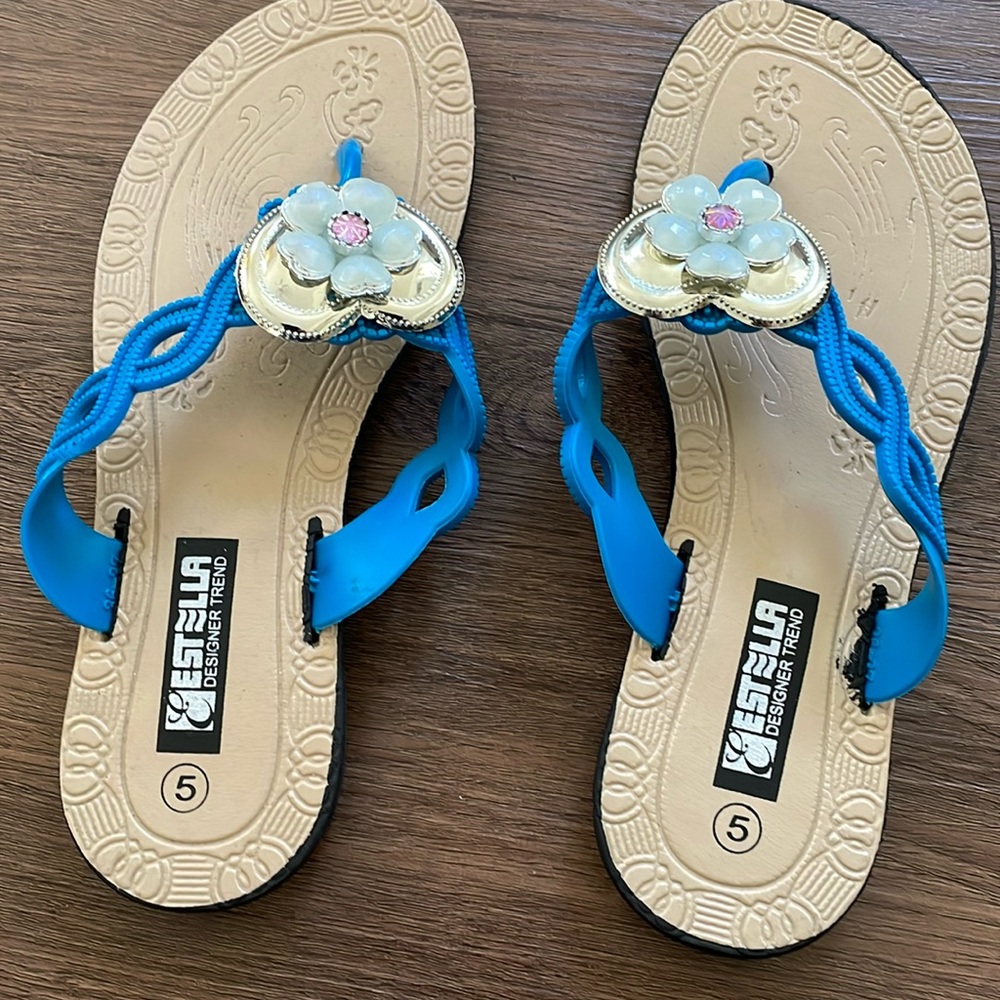 E Estela Design Trend Women Sandals Size 5 NWOT